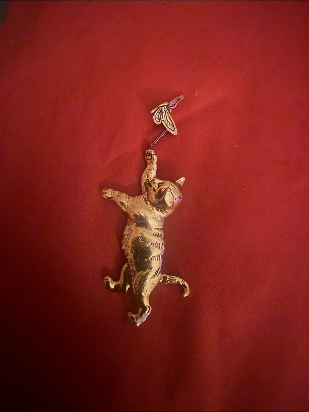NWOT “Mischievous cat chasing a butterfly” brooch